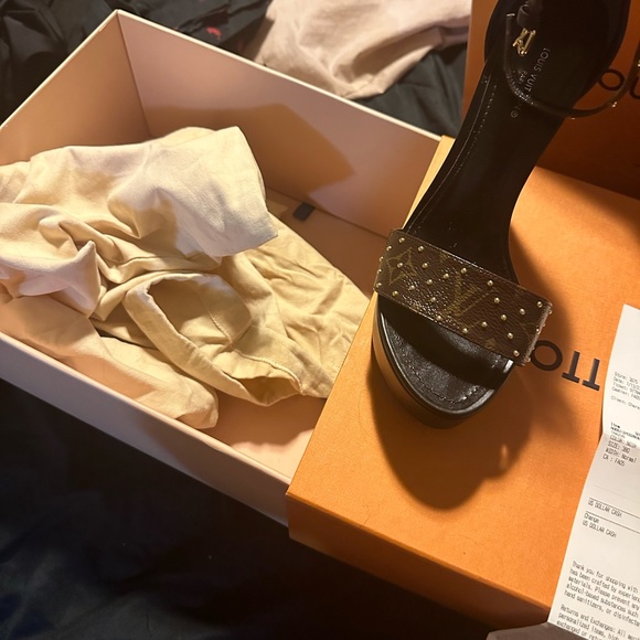 Louis Vuitton size 7 - Picture 2 of 5